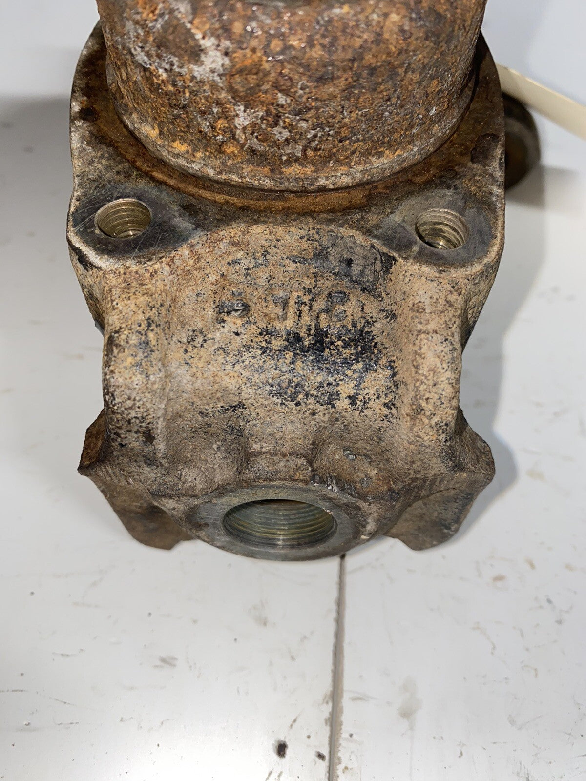 1986 Honda Fourtrax 350 OEM Left Side Knuckle TRX 350 51220-HA7-6703